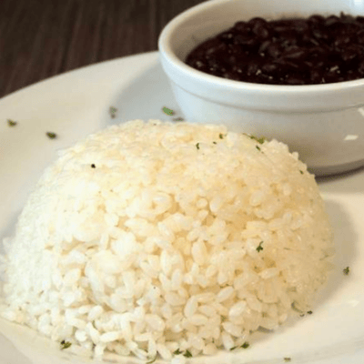 Orden Arroz Blanco con Frijoles Negros