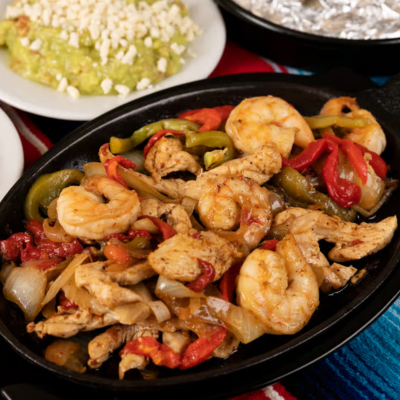 Fajitas de Camarones y Pollo