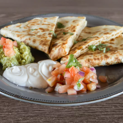 Quesadillas 5 De Mayo con Pollo Tinga