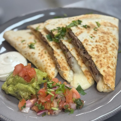 Quesadillas 5 De Mayo con Carnitas