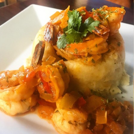 Mofongo Relleno de Camarones a la Criolla 