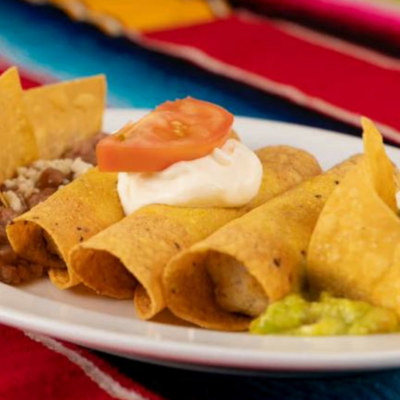 Tres Flautas de (Pollo, Cerdo o Queso)