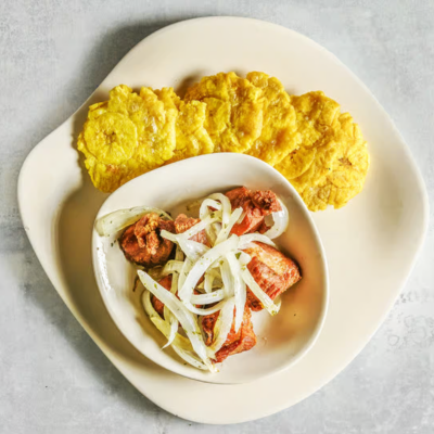 Carne de Cerdo Frita con Cebolla Salteada - Aperitivo
