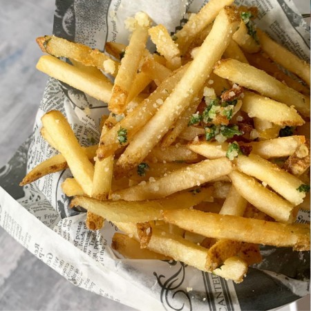 Papitas Fritas con Parmesano y Aceite de Trufas - Aperitivo