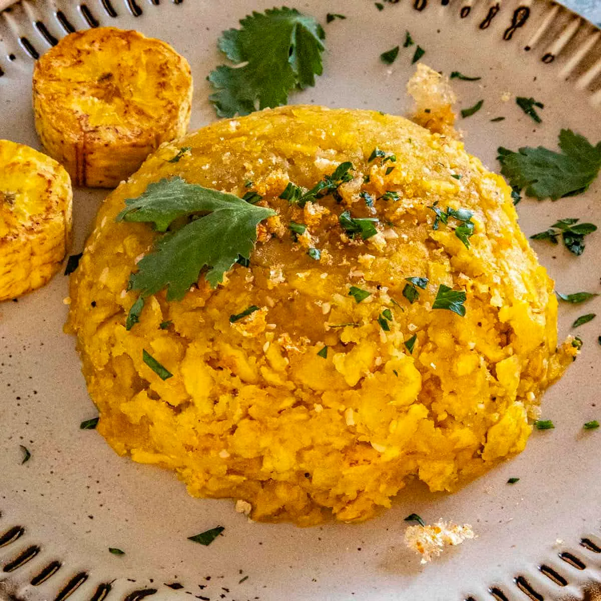 Trifongo (Plátanos Verdes, Maduros Y Yuca )