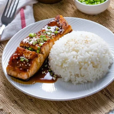 Fresh Salmón teriyaki with white rice