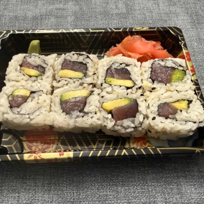 Tuna w/Avocado Roll