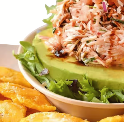 Aguacate Relleno de Spicy Crab