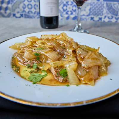 Bistec Encebollado (Tenderloin de Res)