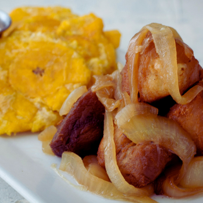 Carne de Cerdo Frita Encebollada