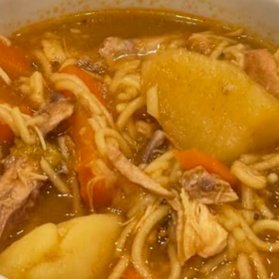 Sopa de Pollo y Fideos Grande (Gde)