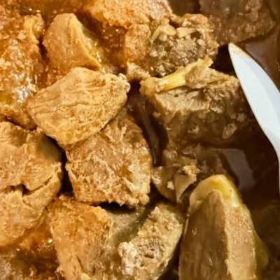 Carne de Res Guisada al Vino Tinto