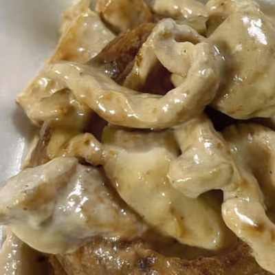 Mofongo Relleno De Pollo en Salsa De Queso Blanca