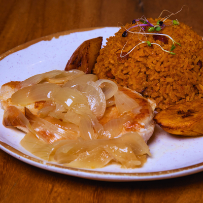 Pechuga de Pollo Encebollada