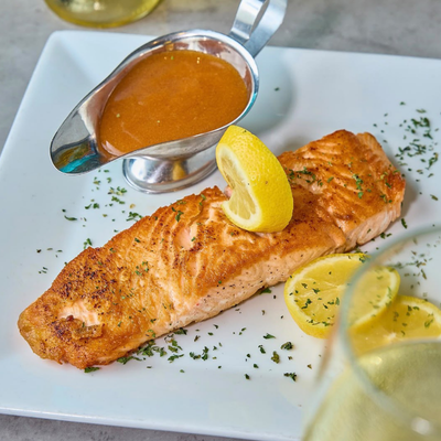 Filete de salmón fresco con salsa de guayaba