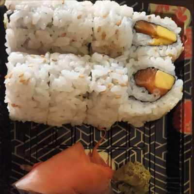 Fresh Salmon with Avocado Round Roll