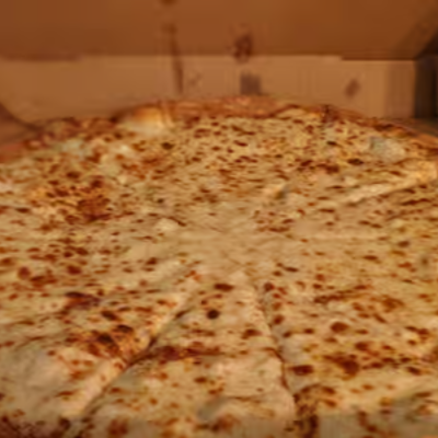 Pizza Titán solo queso / Titan Cheese Pizza (12)