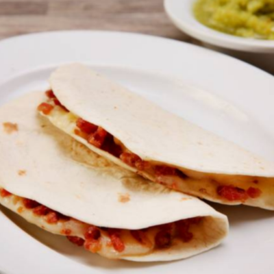 Orden de Quesadilla de queso y bacon.