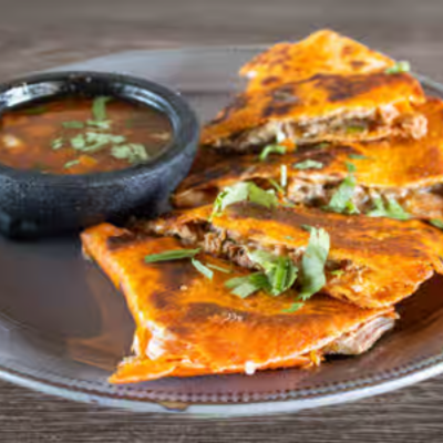 Quesabirria de Tinga de Pollo